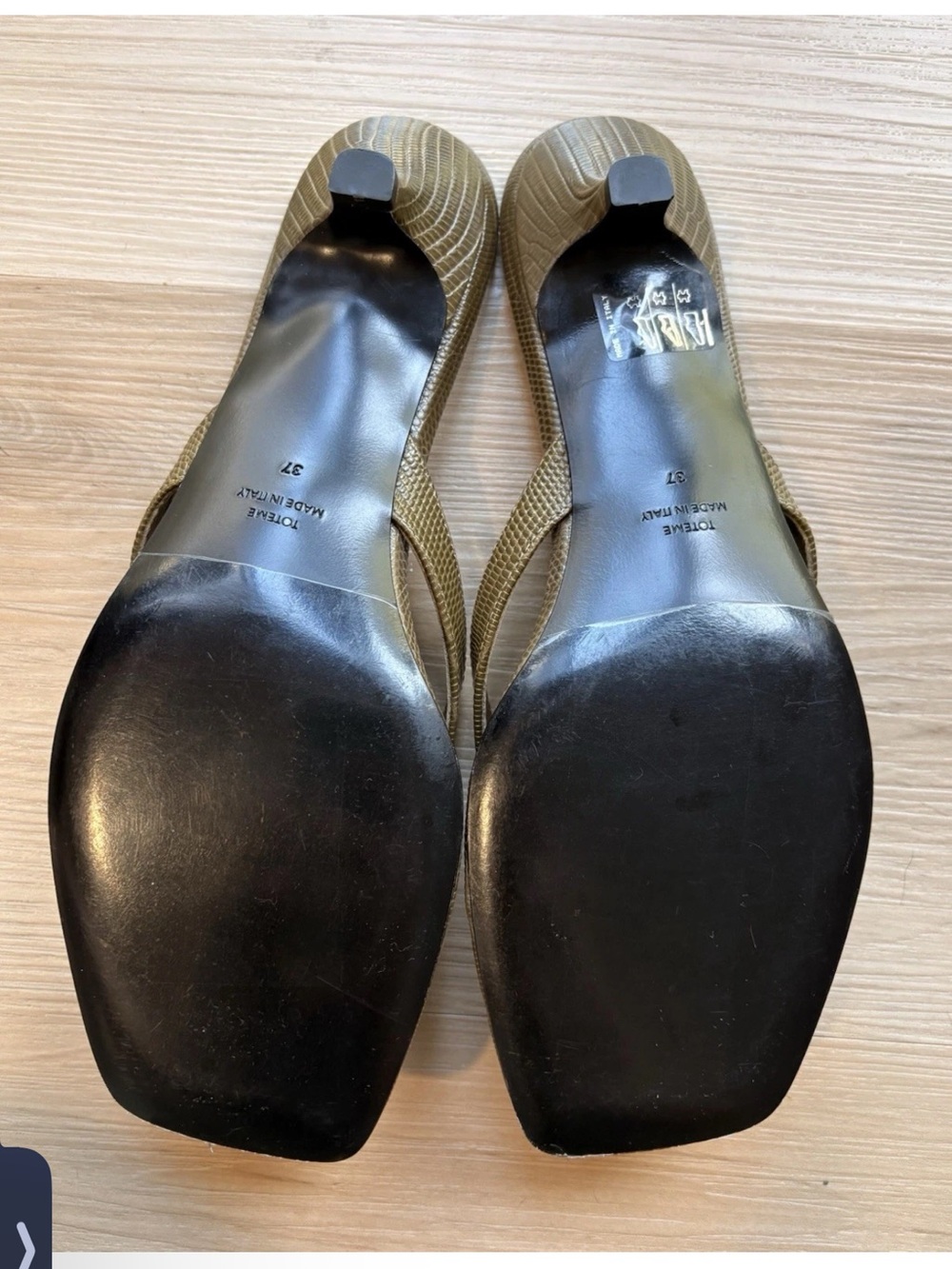 Toteme Textured Leather Thong Sandals - Picture 6 of 7